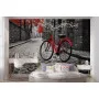Фотошпалери червоний велосипед на брукованій вулиці.