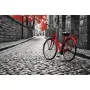 Фотошпалери червоний велосипед на брукованій вулиці.