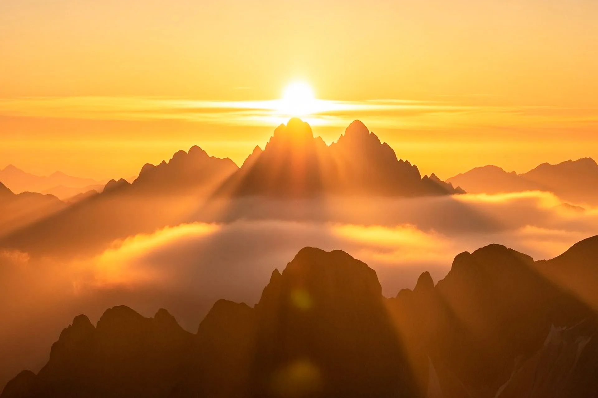 Фотошпалери золоті гори