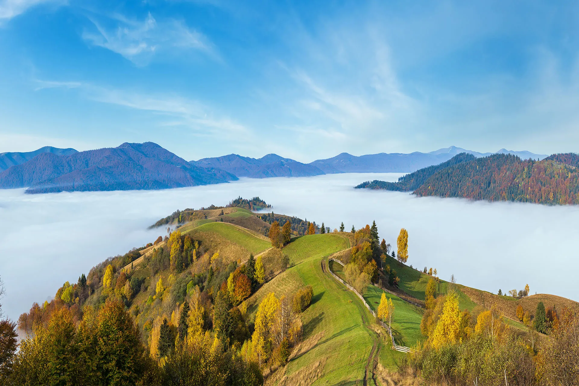 Фотошпалери серед хмар